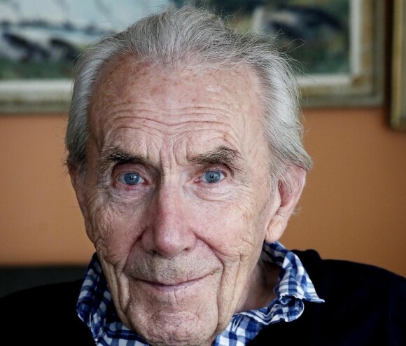 «De satte mat foran ham og dyttet ham inntil bordet, men ingen hjalp ham med å spise. Thoralf visste ikke at det var mat»